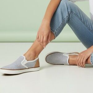 NWT Tommy Bahama Size 6.5 Striped Slip-On Sneakers Sailor